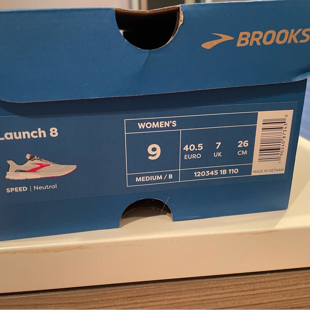 Brooks Launch 8 women’s size 9.  New in box